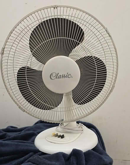 Photo of free Electric Fan (Dupont and Ossington) #1