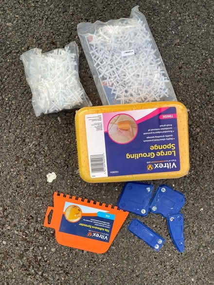 Photo of free Tiling & sealant tools incl. 3 caulk guns (Noke OX3) #2