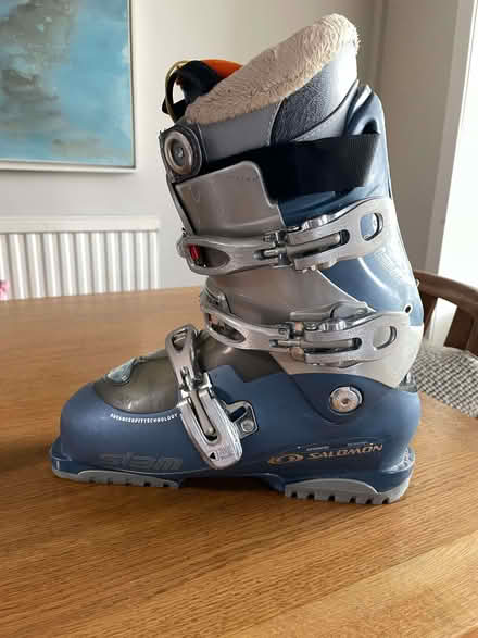 Photo of free Pair of Salomon women's ski boots (Clewer New Town SL4) #1