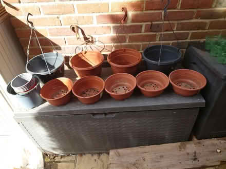 Photo of free Selection of plant pots (Caversham RG4) #1