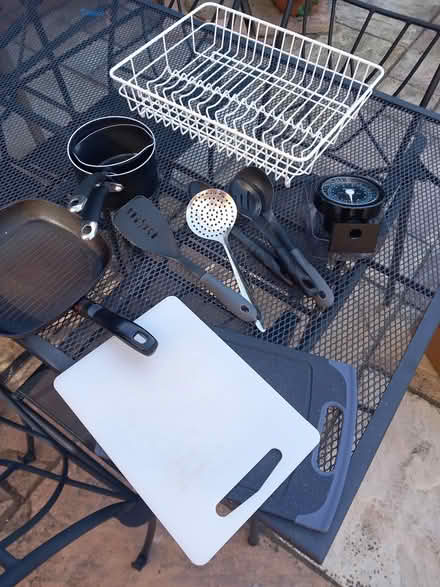 Photo of free kitchen items (RG6 near Palmer Park) #1