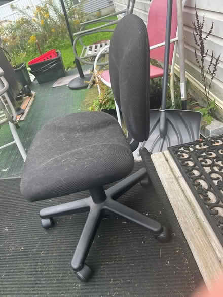 Photo of free Desk chair (Benny Lane off 96B) #1