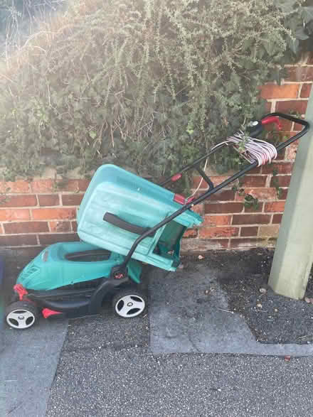 Photo of free Electric lawnmower (Walton Manor OX2) #1
