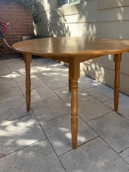 Photo of free Dining table apartment size (North Sydney) #1