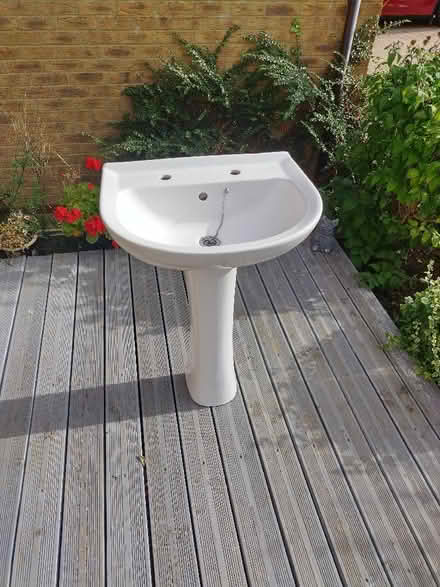 Photo of free Bathroom Basin With Pedestal (Lidlington MK43) #1