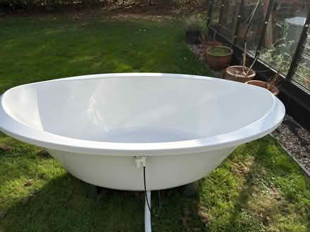Photo of free White Acrylic Bath (Tenterden TN30) #3