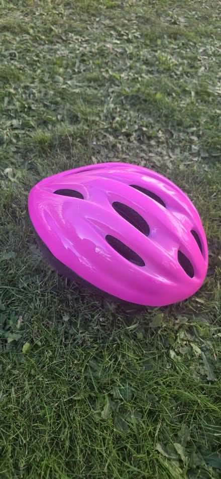 Photo of free Pink bike helmet Medium (Wr14 3pa) #1