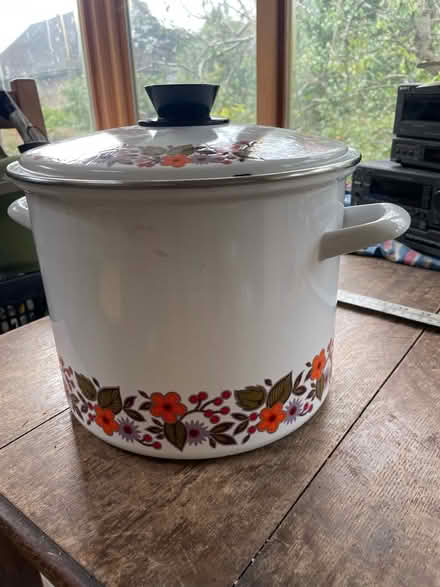 Photo of free very large cooking pot (Fairfield LA1) #1