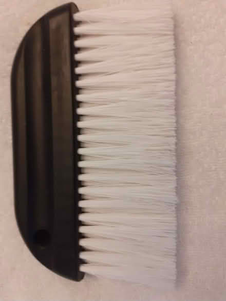Photo of free Wallpaper hanging Brush (Birmingham City Centre B1) #1