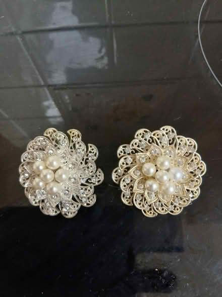 Photo of free 40 x Pearl and diamanté brooches (Freehold LA1) #1