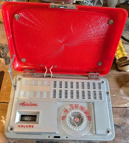 Photo of free 1946-47 Airline AM tube radio (Anna st in Teaneck) #1