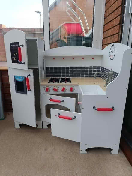 Photo of free Kids play kitchen set (De Parys MK40) #3