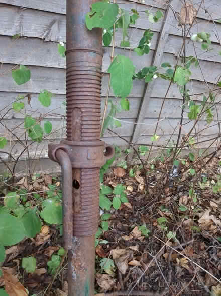 Photo of free Acrow prop (Broxbourne EN10) #2