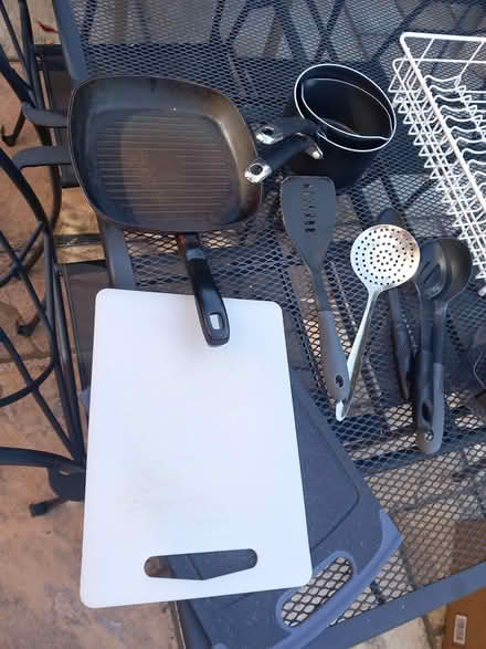 Photo of free kitchen items (RG6 near Palmer Park) #2