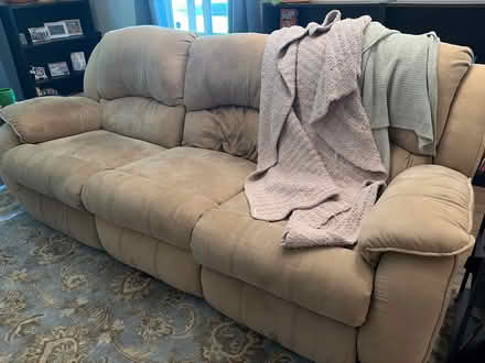 Photo of free Electric recliner couch (Near Seven Mile and Farmington) #1