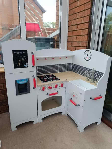 Photo of free Kids play kitchen set (De Parys MK40) #1