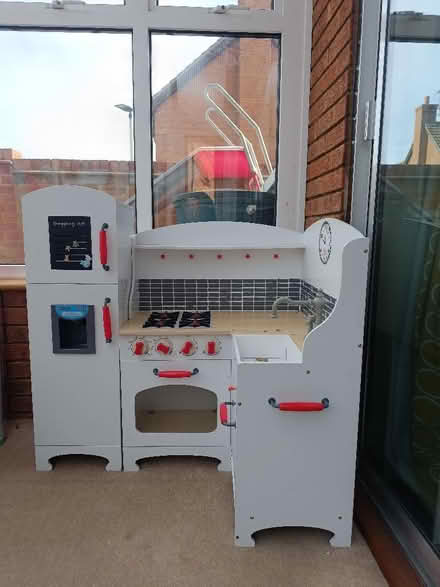 Photo of free Kids play kitchen set (De Parys MK40) #2