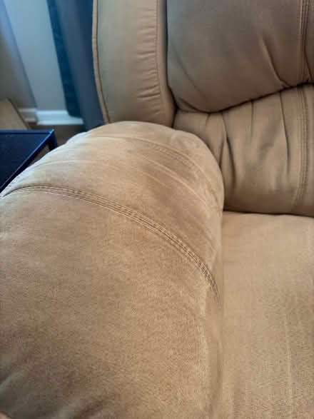 Photo of free Electric recliner couch (Near Seven Mile and Farmington) #2