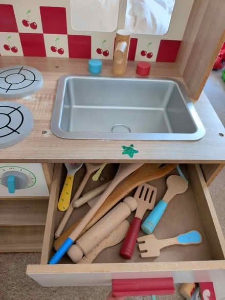 Photo of free Play kitchen (WV11 Essington) #4