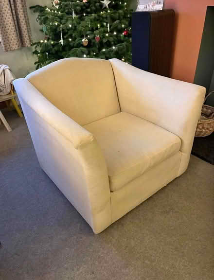 Photo of free White single sofa (Appleby-in-Westmorland CA16) #1