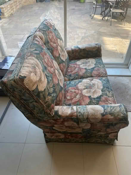 Photo of free Vintage Floral Pattern Two-Seater Sofa – Very Good Conditio (Chelsea Harbour SW10) #2