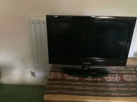 Photo of free Samsung to. Full working order (Trysull WV5) #1