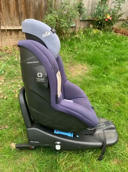 Photo of free Isofix car seat with base (Carshalton Beeches) #2