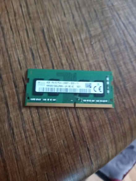 Photo of A dddr4 ram 2x8gb 2400mhz so dimm uh no az (Winlaton Mill NE21) #1