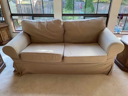 Photo of free Love Seat (NE Maple Leaf 75th & Roosevelt) #1