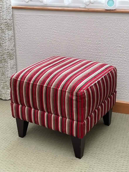 Photo of free Poufe / Footstool (Sutton Hill TF7) #1
