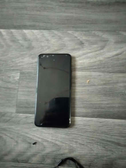 Photo of free 2 phones one dead one alive (Cashes Green GL5) #2