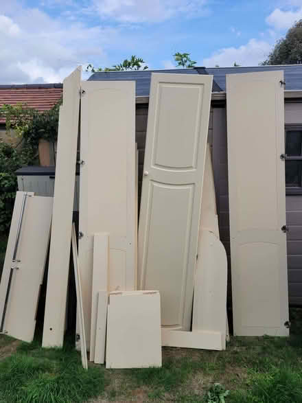 Photo of free Dreams fitted wardrobes (Chessington KT9) #1