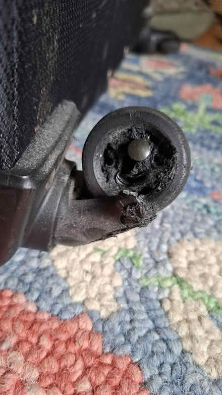 Photo of free Large suitcase with damaged wheel (Osney OX2) #2