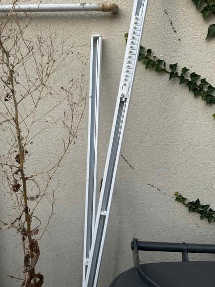 Photo of free pair of blind runners (Leighton Buzzard LU7) #1