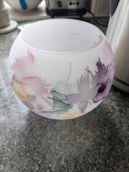 Photo of free Pretty glass bowl (N4 (Brownswood/Finsbury Park)) #1