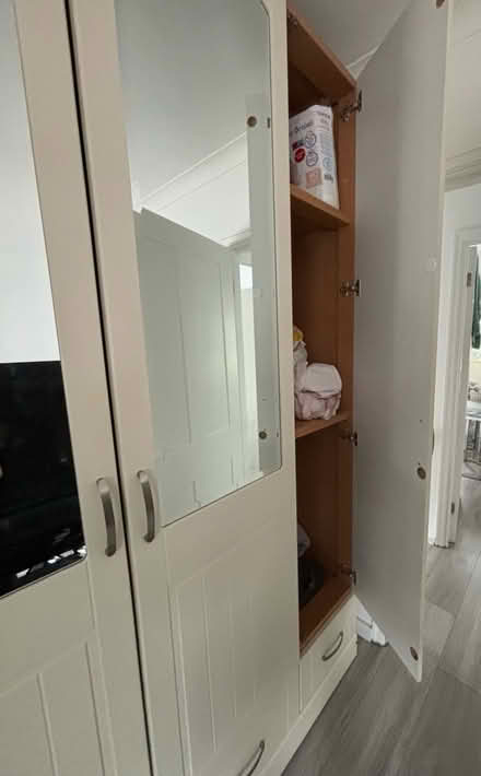 Photo of free Wardrobe (AL10 0HS) #4