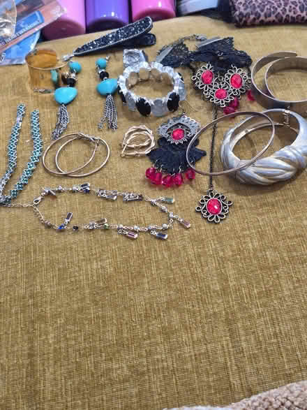 Photo of free Vintage Jewelry (Bowie) #2