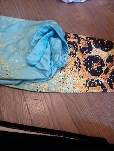 Photo of free A pair of legging pants prints (Ashhill walk Bd47jf) #3