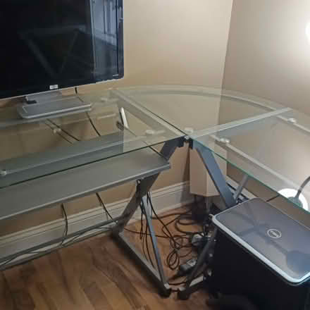 Photo of free 3-sections tempered glass desk (Ledyard, CT) #4