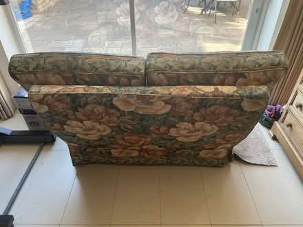 Photo of free Vintage Floral Pattern Two-Seater Sofa – Very Good Conditio (Chelsea Harbour SW10) #3