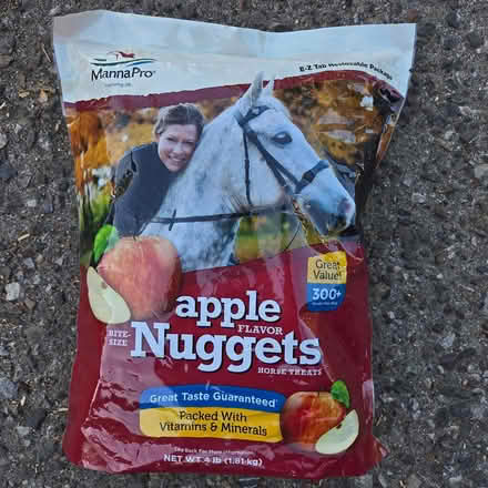 Photo of free for Horses - Apple Nuggets (94041) #1