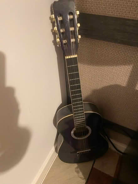 Photo of free Ashton 3/4 guitar (BN19DA) #1