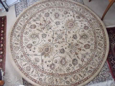 Photo of free 5ft diameter circular rug (Newark, off London Rd) #1