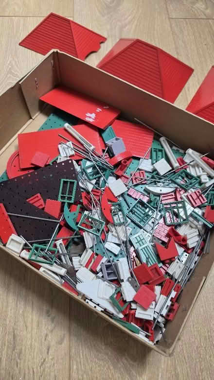 Photo of free Vintage Bayko building kit (Kingwood Common RG9) #1