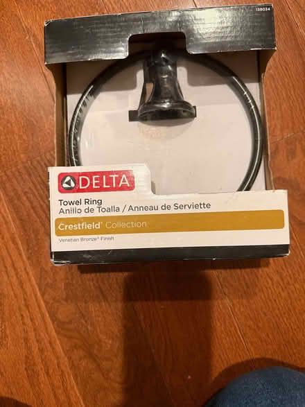 Photo of free Towel Holder and hallway light (Forest Avenue Evanston) #1