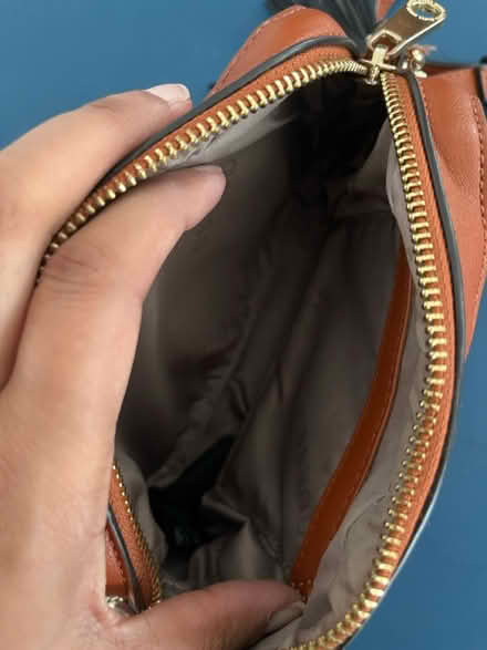 Photo of free Guess smalll bag (Old Winsdor SL4) #3