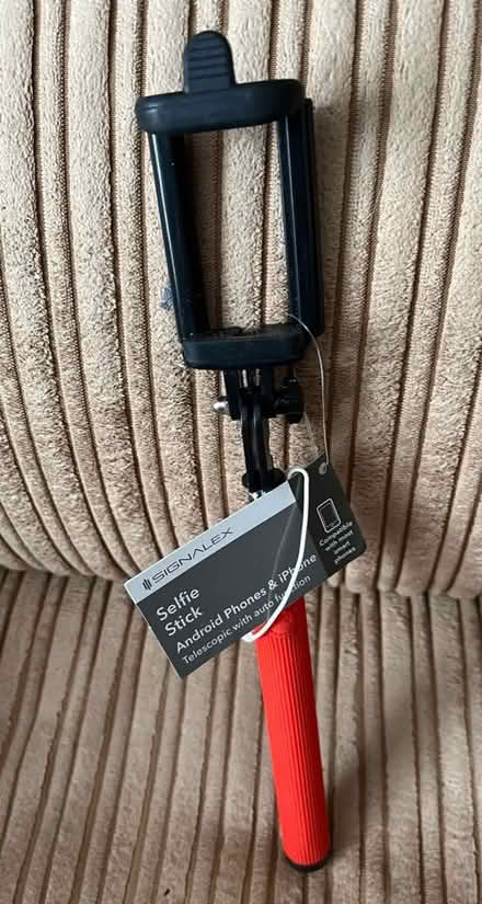 Photo of free selfie stick (Peasholm YO12) #1