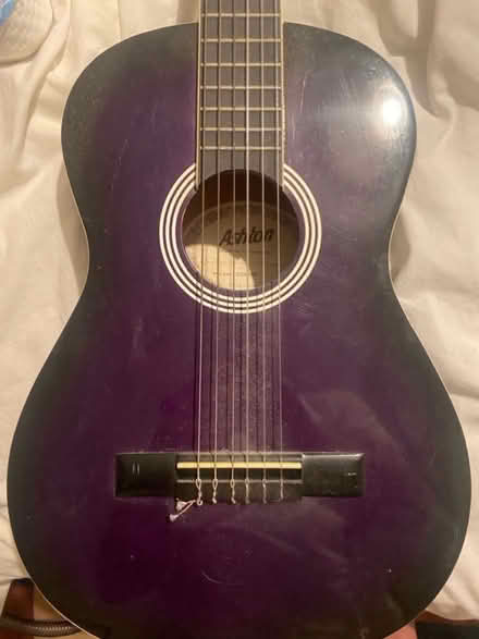 Photo of free Ashton 3/4 guitar (BN19DA) #4