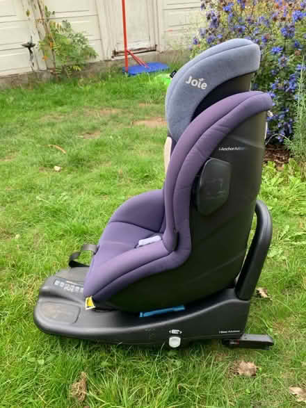 Photo of free Isofix car seat with base (Carshalton Beeches) #3