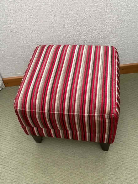 Photo of free Poufe / Footstool (Sutton Hill TF7) #2